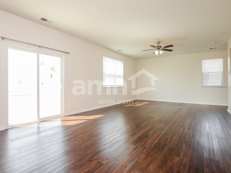 Building Photo - 203 Bushwood Dr