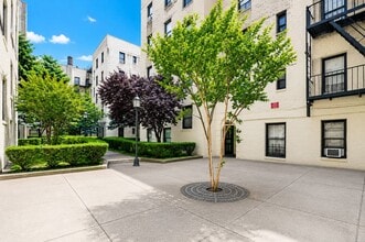 Building Photo - 21-15 33rd St