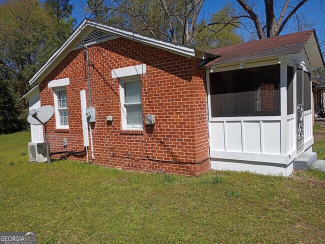 Building Photo - 11 Hester Dr