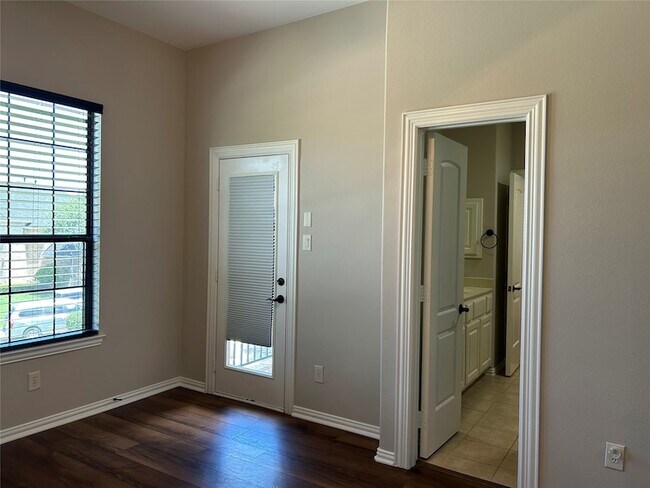 Building Photo - 101 Silverwood Ranch Estates
