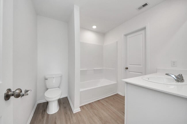 Building Photo - 9010 Estes Lks Dr