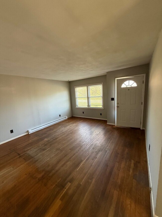 Building Photo - 215 McCormick St