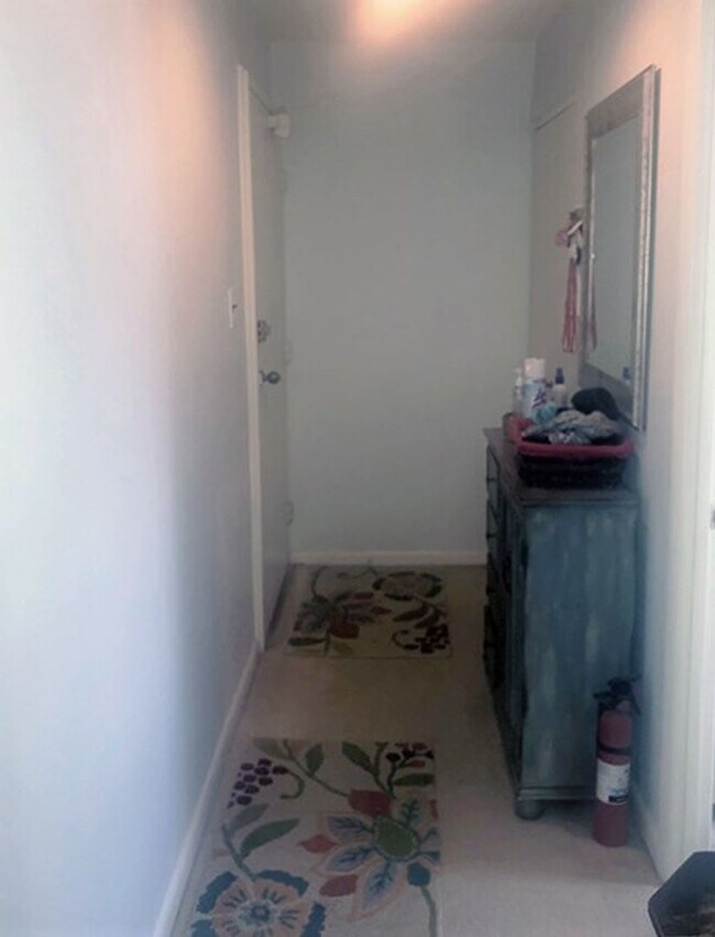 Building Photo - Spacious, 2 Bed 1 Bath Condo In Fantastic Mclean Chase Location – Minutes To Tysons