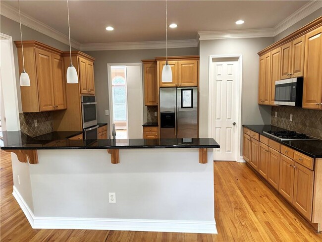 Building Photo - 889 Lenox Ct NE