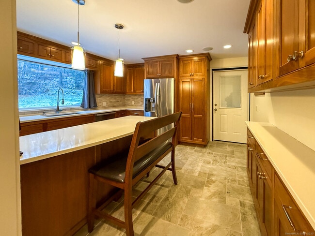 Building Photo - 2 Maple Ln