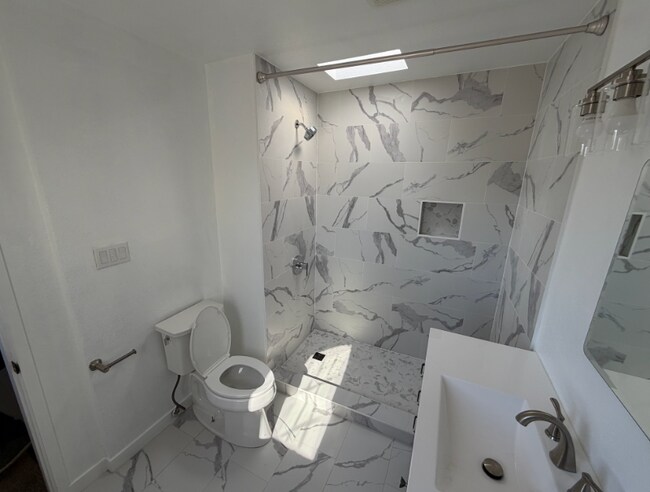 Building Photo - 3608 Wilshire Terrace