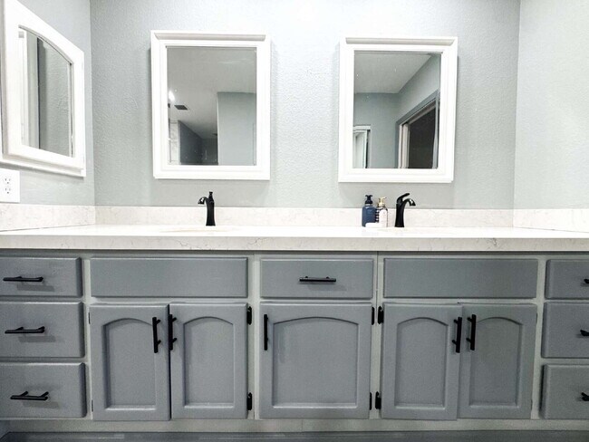 Building Photo - “Spacious 4-Bedroom, 2-Bathroom Home with Pool in Tamarack”