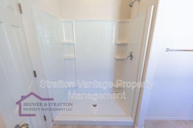 Building Photo - 18473 N Lakeside Dr