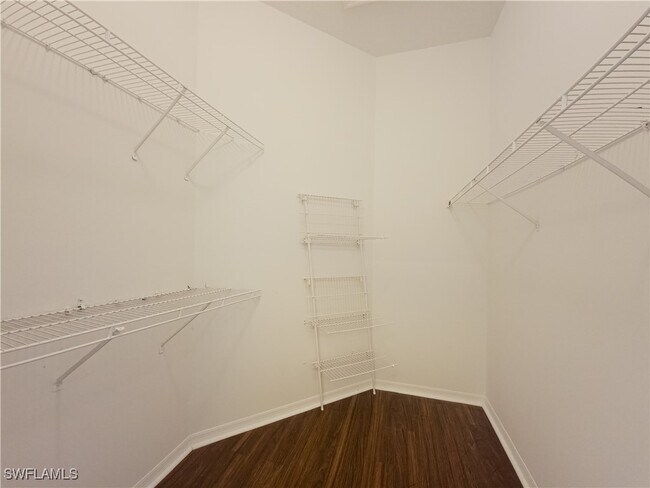 Building Photo - 607 Brookwood Pl