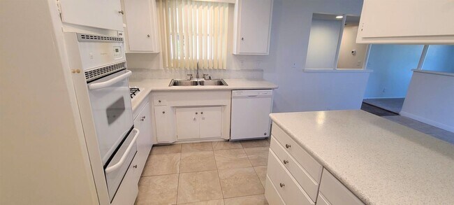 Building Photo - Single Family Home - 4 Bedrooms + 2 Baths....
