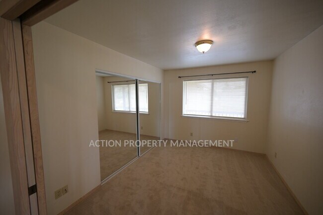 Building Photo - 3 bed 2 bath in a country setting