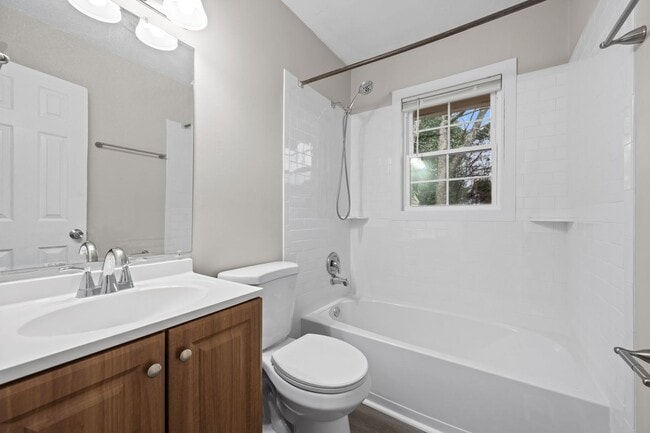 Building Photo - Welcome to Lakeview Park!