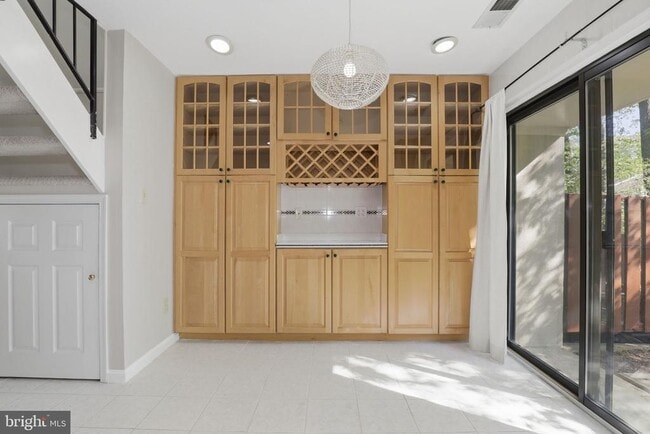 Building Photo - 2369 Southgate Square