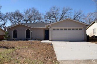 Building Photo - 811 Meadowlark Dr