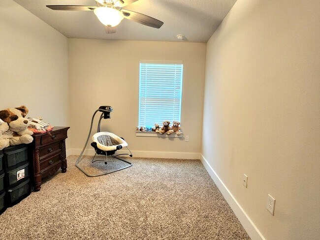 Building Photo - Discover this Stunning 3/2.5 Townhome w/ Pool and Dog Park!