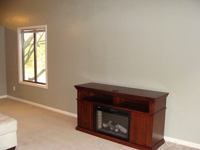 Building Photo - Bradford Place 2 Bedroom Condo