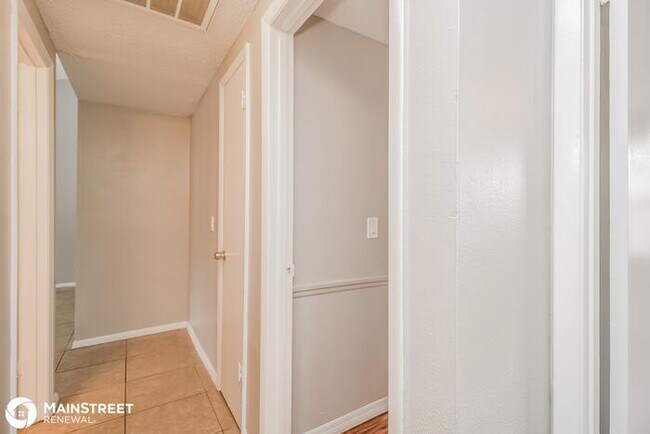 Building Photo - 10114 Enchanted Oaks Ct