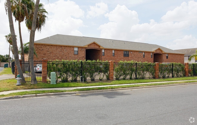Primary Photo - Summit Courtyard Apartments