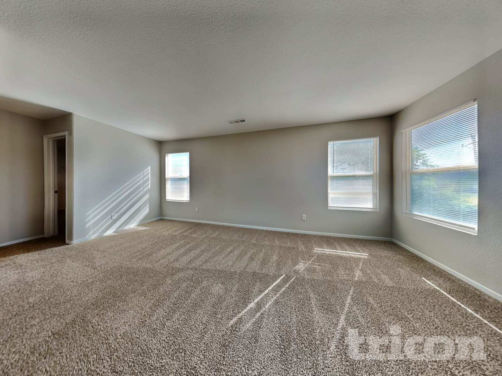 Building Photo - 9696 Canyon Meadows Dr