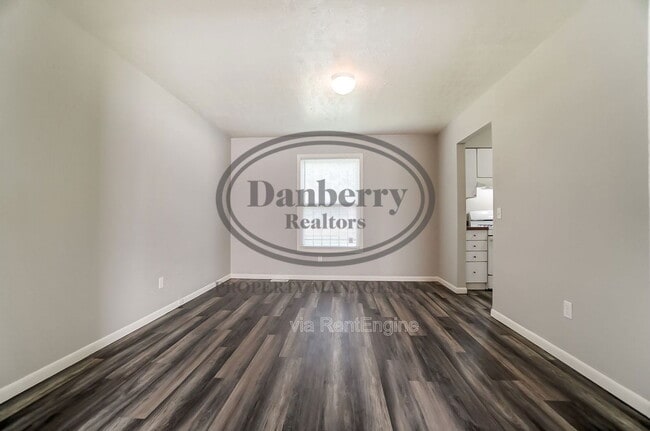 Building Photo - 1103 Searles Rd