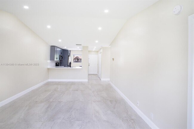 Building Photo - 9431 Boca Cove Cir