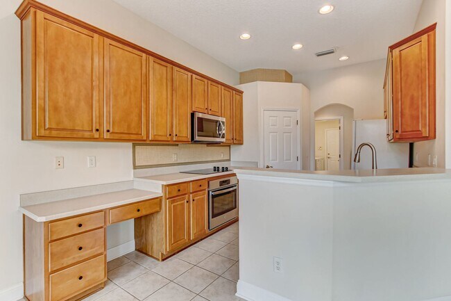 Building Photo - Lake  & Golf Course View Home in North Hampton