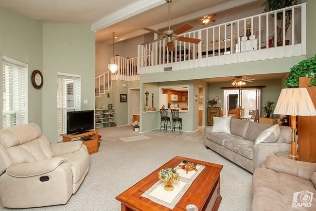 Building Photo - COMING SOON! Charming 1 Bed/1 Bath Duplex!!!