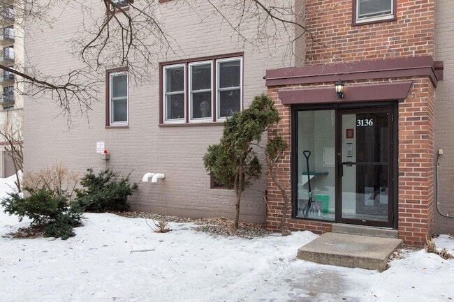 Building Photo - 3136 W Bde Maka Ska Blvd