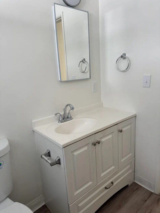 Building Photo - 1920 W Verdugo Ave