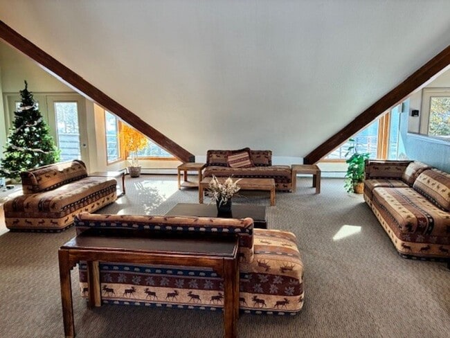 Building Photo - Long Term Rental- Buffalo Ridge/Village 403CC