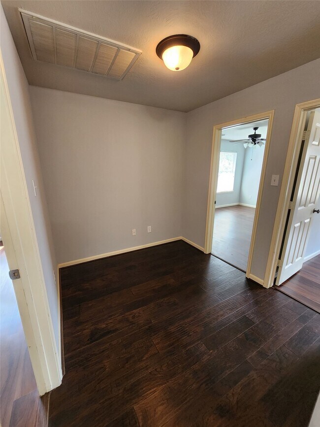 Building Photo - 16935 Jelly Park Stone Dr