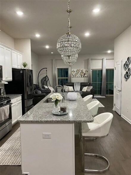 Building Photo - 2008 Hemlock Ln