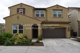 Building Photo - Lovely upgraded Four bedroom w Loft