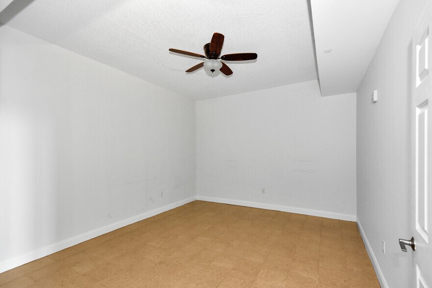 Building Photo - 231 Riverside Dr