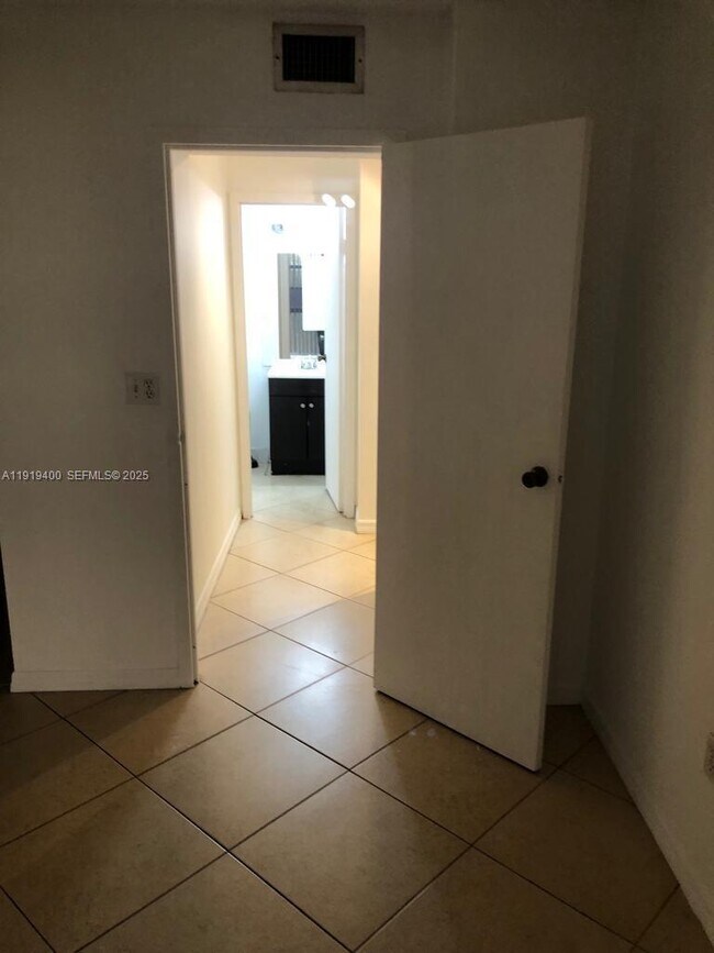 Building Photo - 16950 W Dixie Hwy