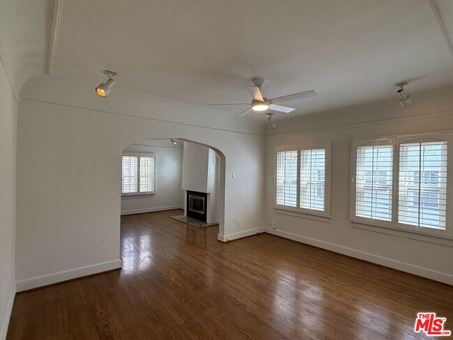 Building Photo - 1249 S Tremaine Ave