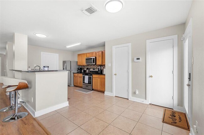 Building Photo - 1011 Grassy View Dr