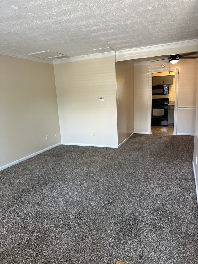 Building Photo - 3500 Warwick Dr