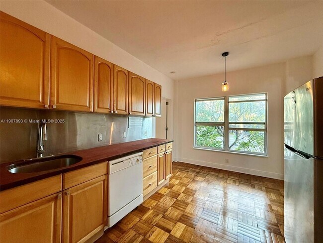 Building Photo - 4035 Meridian Ave