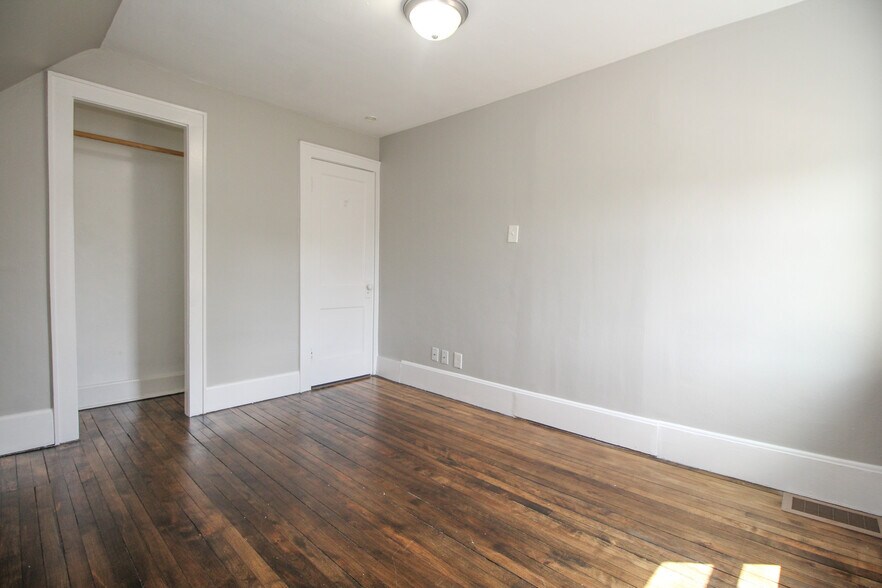 Building Photo - 1446 S 56th St