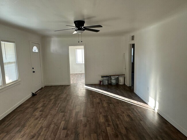 Building Photo - 680 E Ventura Ave