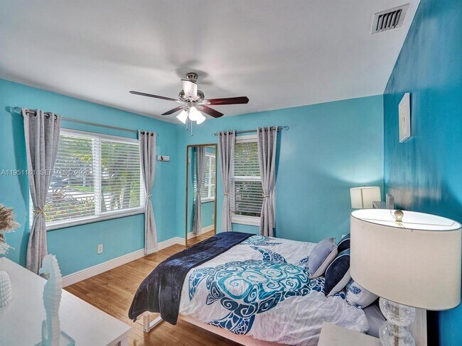 Building Photo - 615 SW 4th Ave