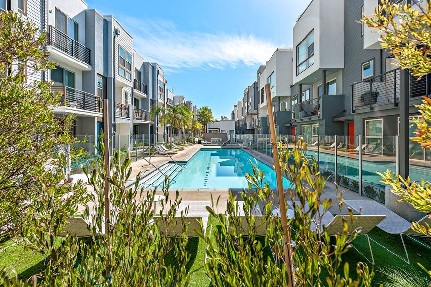 Building Photo - 213 Placemark