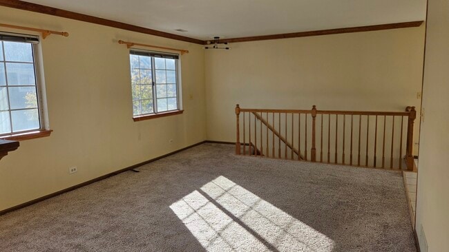 Building Photo - 427 Village Creek Dr