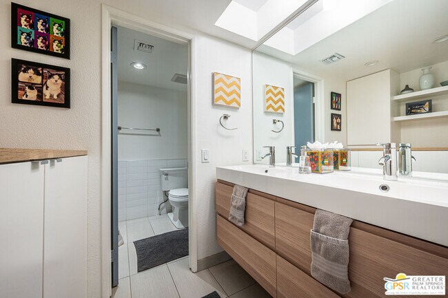 Building Photo - 2094 Normandy Ct