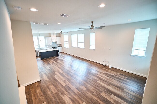 Building Photo - 2802 Grand Fountains Dr