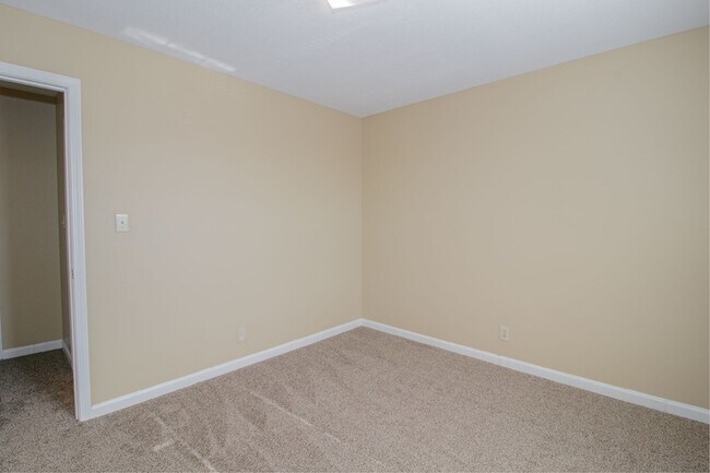 Building Photo - 371 Peabody Dr