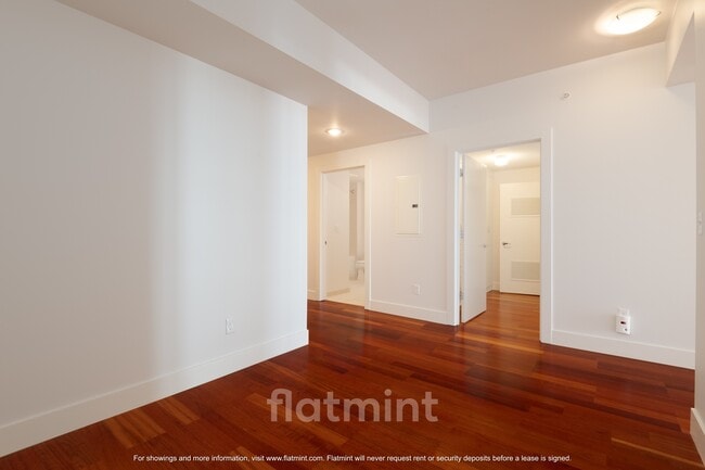 Building Photo - 2911 2nd Ave