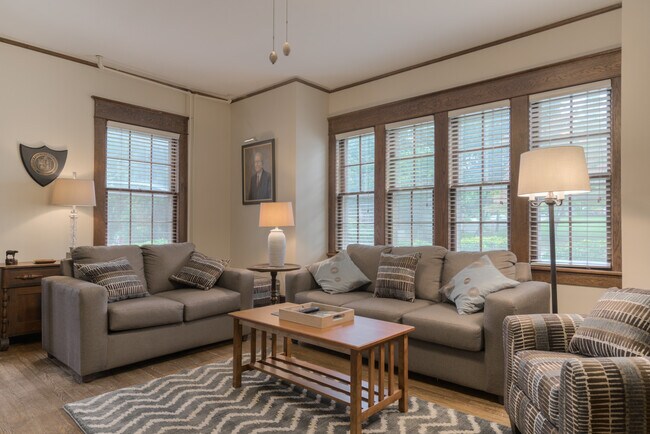 Building Photo - 207 Otey St