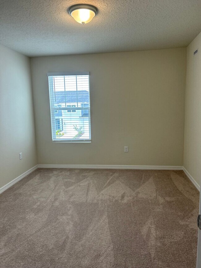 Building Photo - Move In ASAP!! - Brand New 3 bedroom 2.5 bath Townhouse for rent in Kissimmee, FL.